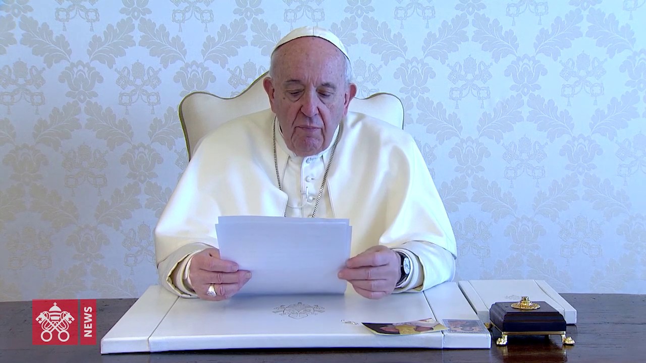 Il videomessaggio del Papa al Tg1: isolati, aiutiamoci con la creatività dell’amore